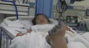 电击少女(女孩充电玩手机遭电击，面临截肢这些错误动作你可能也在做)