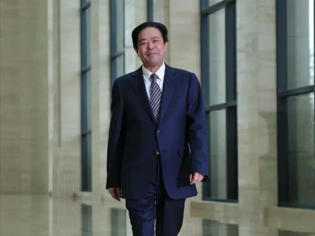 中国商业界黑马崛起,年入6126亿远超腾讯小米,他到底是什么来头