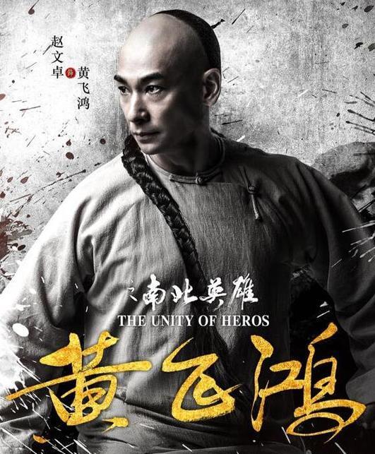 48岁赵文卓生日近照曝光，与小7岁妻子恩爱异常，背后豪宅超抢镜
