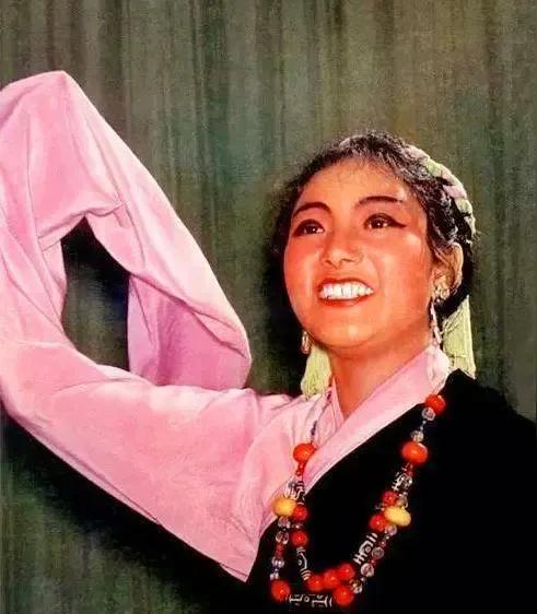 韩红的母亲雍西：女儿52岁仍未婚单身，让她纠结心痛