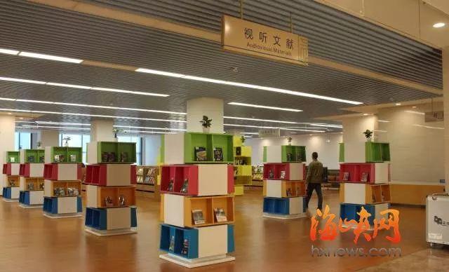 福州最牛图书馆首日体验来了！看电影 玩VR 看最美江景！办卡 借书 还书 存包 真实内景一网打尽！