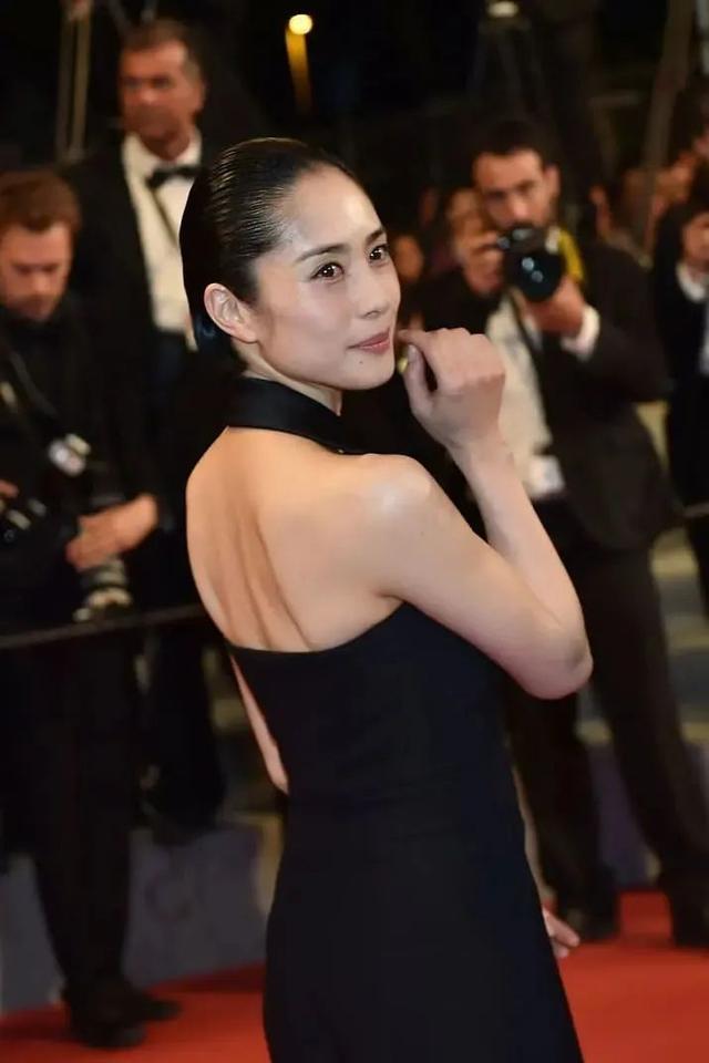 低调实力派女演员深津绘里:素面朝天亦难掩灵秀之气