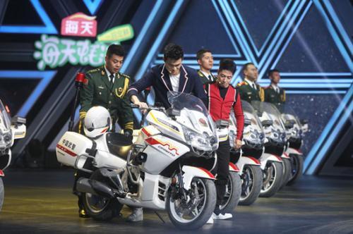 15对金婚夫妻亮相《挑战不可能之加油中国》分享婚姻心得