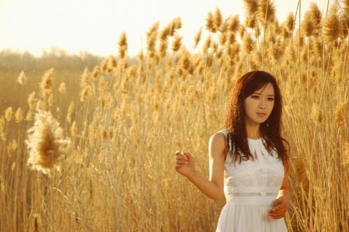 她是《爱是你我》里的女声、曾在刀郎家住10年,云朵这些年去哪了