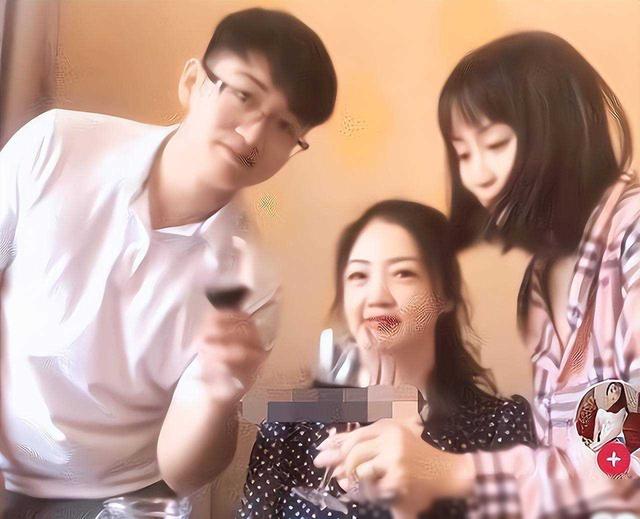 妈妈的朋友!回顾一男子爱上妈妈的40岁闺蜜,网友:阿姨真白