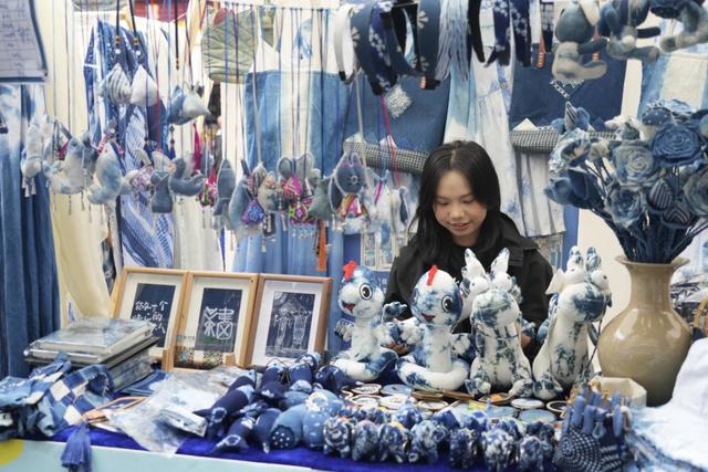 大湖之南丨从一人火到一城热,“晓华”的泼天流量怎么接?