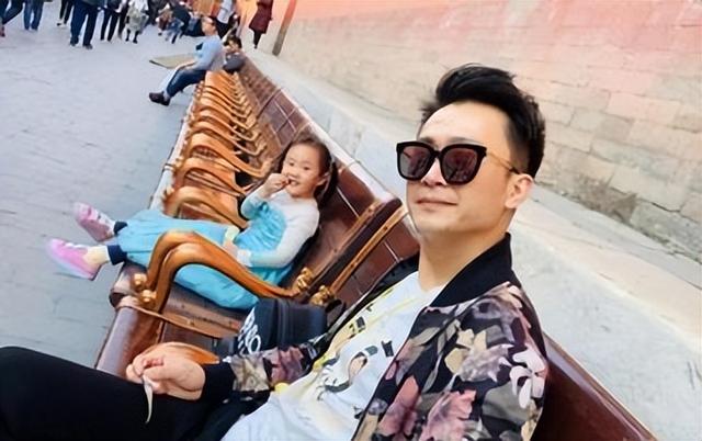 同样是央视主持人,颜值才艺具备,为何杨帆红不过尼格买提呢?