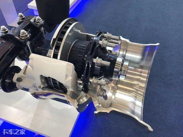 单轴只有460公斤，可靠性还很高，BPW这款车桥真不错