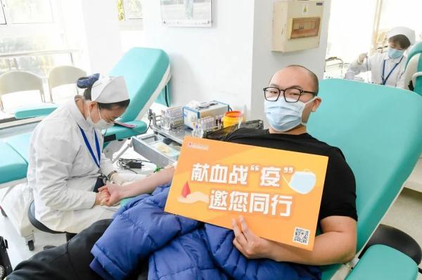 妻子是空姐，他是“猛男”护士长，“从未动摇，我喜欢护理工作！”