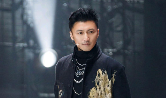 陈坤:拿耳机怒砸谢霆锋,儿子生母成迷,真是当年19岁的小保姆?