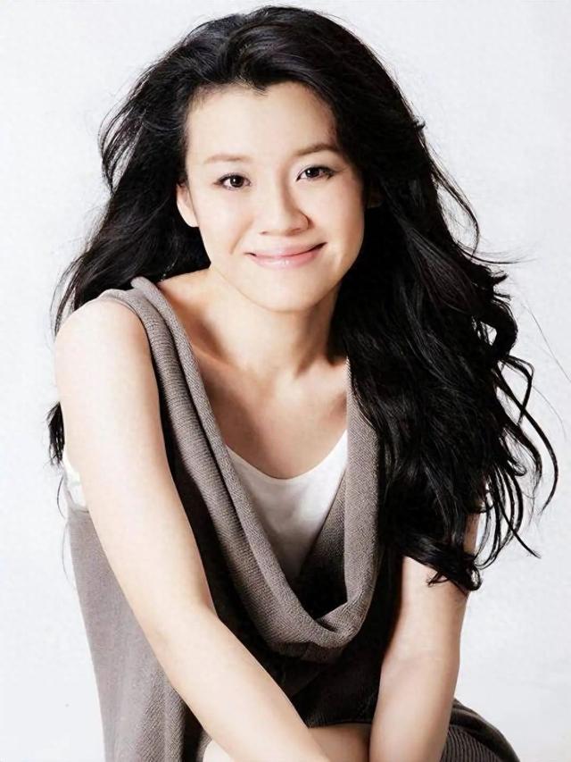 北电校花，被四婚名导抛弃，人到中年爆火出圈，生活与事业双丰收