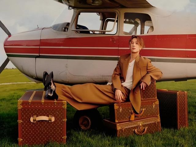 LV官宣宋亚轩为品牌大使 全面盘点十大顶奢代言人 肖战商业价值拉满