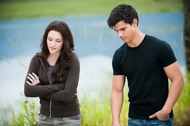 暮光之城3：不是我选择了和你一起生活，而是我选择的生活里有你