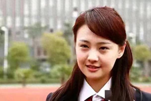 2.99亿债务下的挣扎:郑爽代孕复出后的迷局