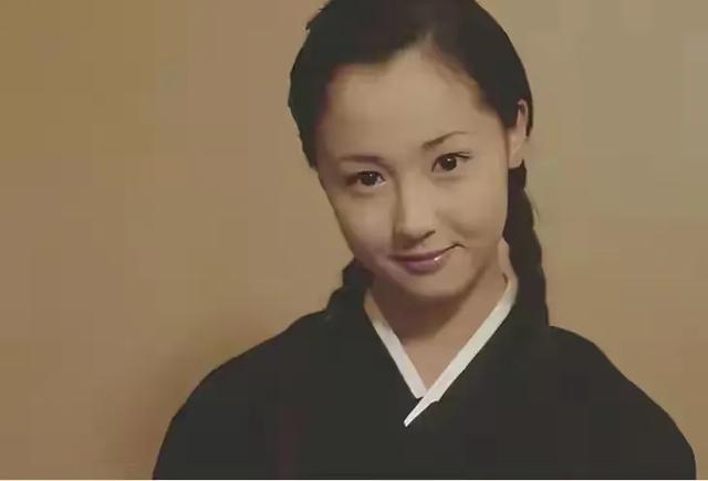 从亚洲顶流到被全网唾弃，泽尻英龙华的堕落史比剧还抓马？