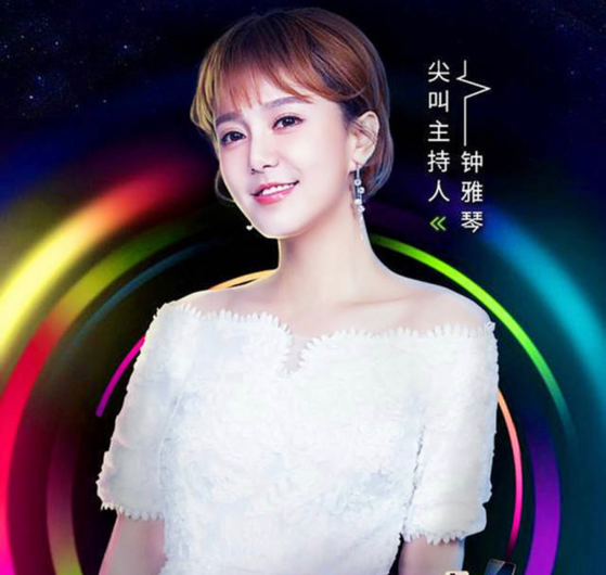 美女主持人眼睛像快掉出来，身材魁梧被批丑，旧照太美揭悲惨真相