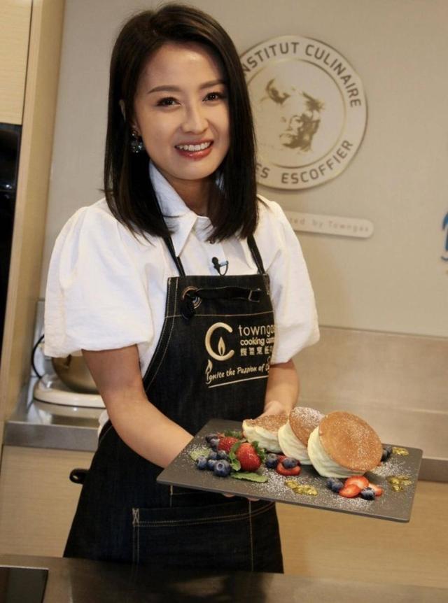 前TVB女星和老公相识18年公开婚姻保鲜法，育三子女仍像少女