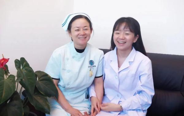 这对“神仙母女”火了！双双考上研究生，做完同事做同学