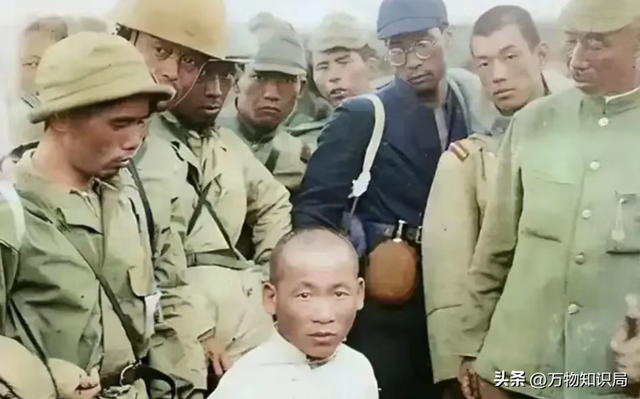 1940年,日军禁止公开的照片,一名慰安妇女孩表情呆滞,命运难测