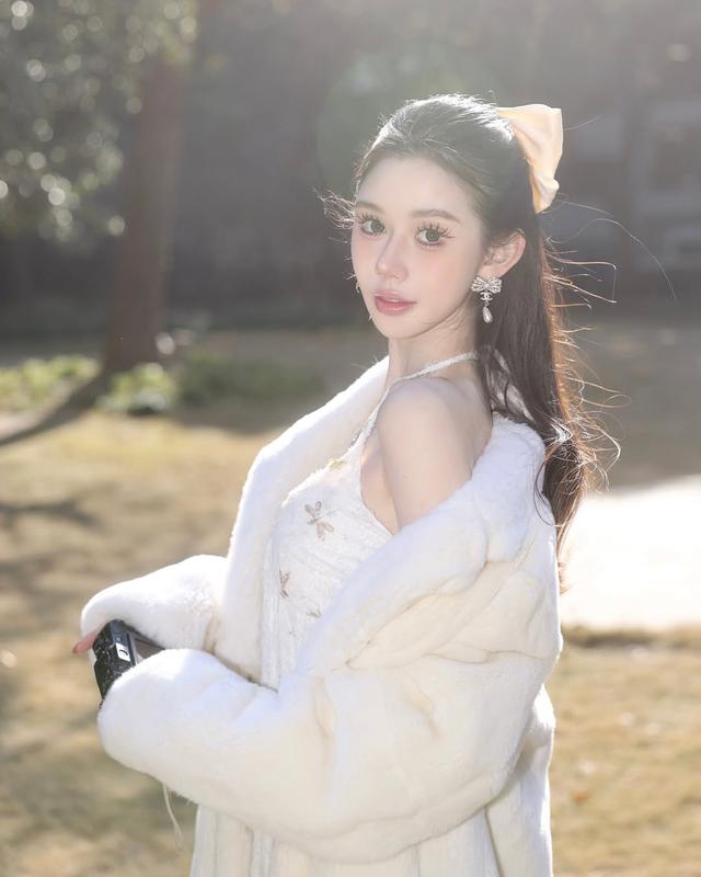 网红‘其雨’最新发布，几套写真你最喜欢哪个呢?