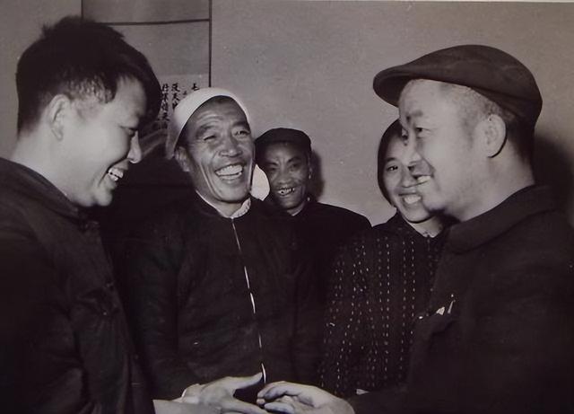 “铁人”王进喜47岁病逝，死后被葬入八宝山，5个子女现状如何？