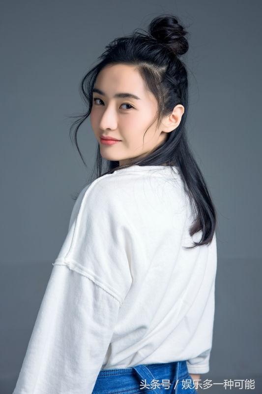 《人民的名义》的新晋小花何昕霖 写真清新淡雅惹人喜爱