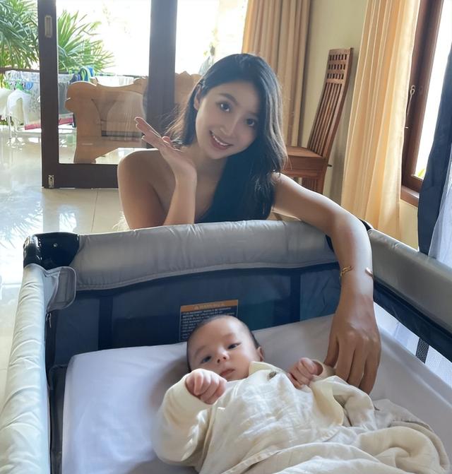 湖北90后空姐爱上大7岁英国大高个，未婚先孕，父母反对也要嫁！