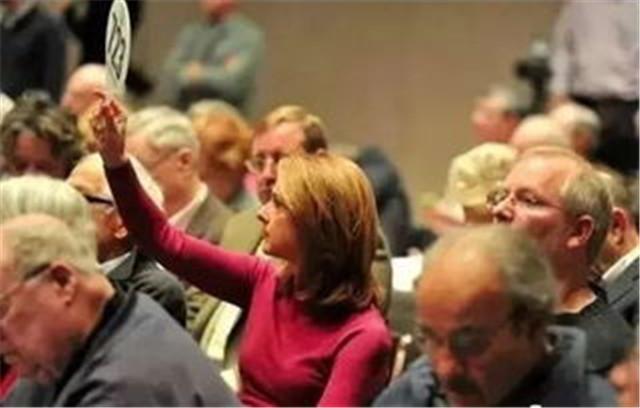 吉尔：做了35年门童，退休时公司决定：给予他副总裁身份和待遇