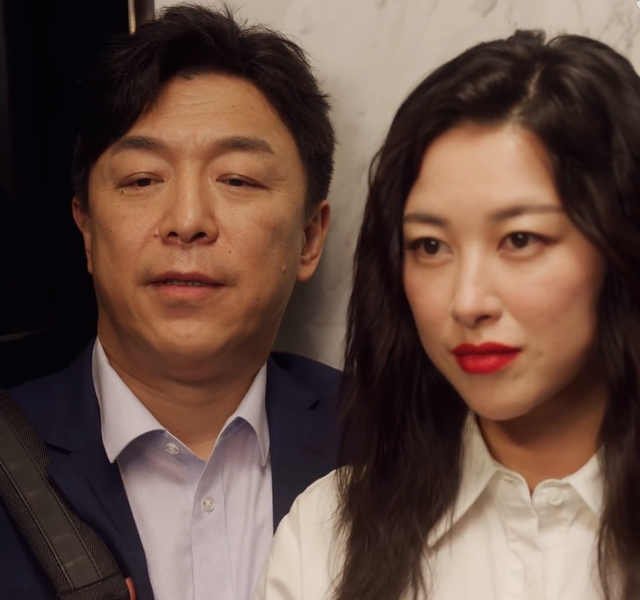 48岁黄渤新剧开播！搭档38岁朱珠被指演技浮夸，收视不佳剧情尴尬