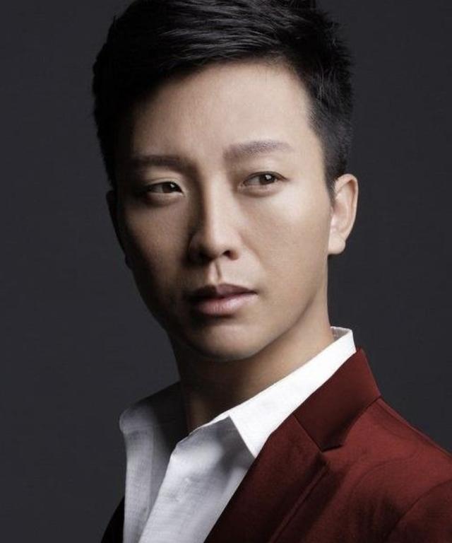 传奇花旦”李玉刚的成名史，艳比妖姬却皈依佛门，他经历了什么