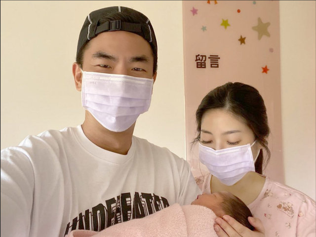 “大哥”柯受良去世18年后，刘德华、张学友照顾其妻儿怎样了？