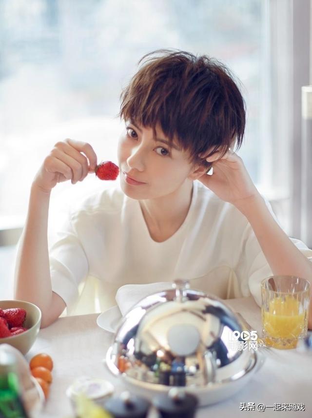 高圆圆眼波流转，顾盼生辉，一代佳人