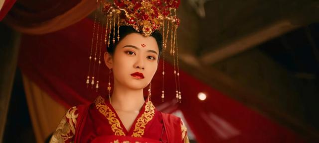 《夜夜相见不识君》终于等到她是女主的一部剧，与男主缘起替嫁