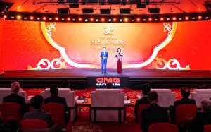 撒贝宁图片(总台春晚发布创新亮点,任鲁豫、撒贝宁、尼格买提等将任主持人)