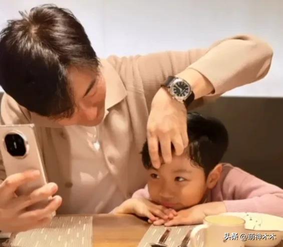 蔡琳高梓淇和解！离婚3年后父子俩终于见面，女方晒合影否认复合
