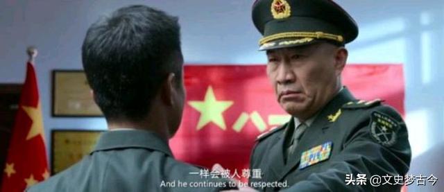 战狼：龙小云25岁已是正团级中校？吴京没把军衔搞明白，闹了乌龙