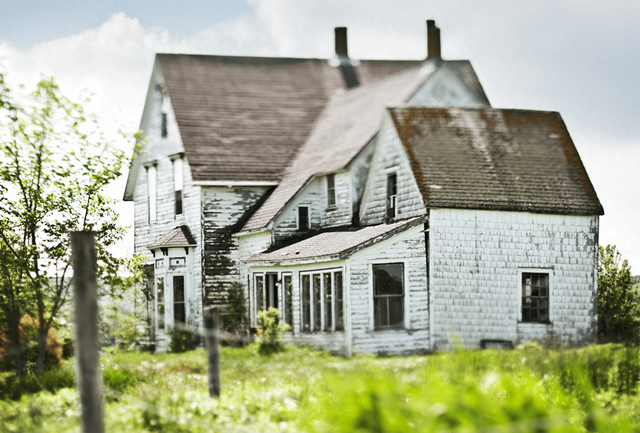 留守妇女与未婚男邻居的秘密情事：白天邻居，夜晚夫妻