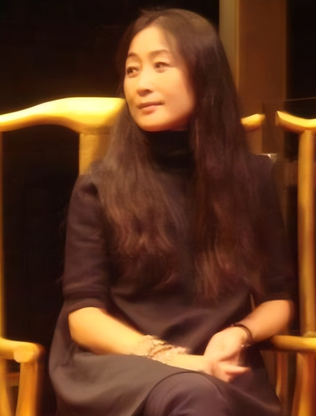 “人间异类”陈瑾：有名有钱却不婚不育，只因和哥哥有个约定