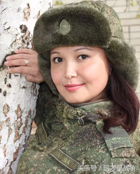 肤白貌美大长腿，战斗民族出美女，揭开俄罗斯女兵神秘的面纱