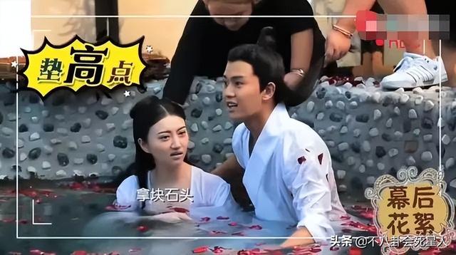 怪不得电视剧只拍上半身！踩“高跷”、垫箱子，看了花絮太尴尬