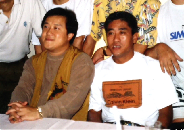 “大哥”柯受良去世18年后，刘德华、张学友照顾其妻儿怎样了？