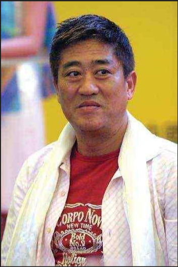 “大哥”柯受良去世18年后，刘德华、张学友照顾其妻儿怎样了？