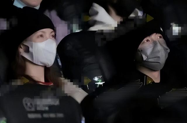 胡夏金晨恋情再添实锤,挽手遛狗同回女方家,为长辈带礼物被认可