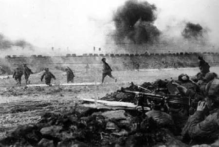 东野名将被杜聿明陈诚称为“旋风司令”，率部一夜行军200里，用“掏心”战术突袭