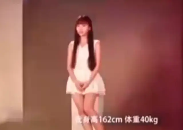 鞠婧祎罕见旧照曝光，面目扁平发量少被队友艳压，三人变化有点大