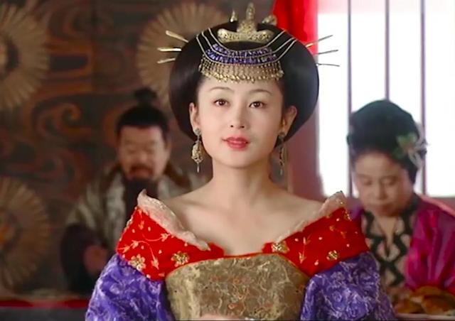 丫鬟相就别硬演公主了，让这6位女星告诉你，“金枝玉叶”是啥样