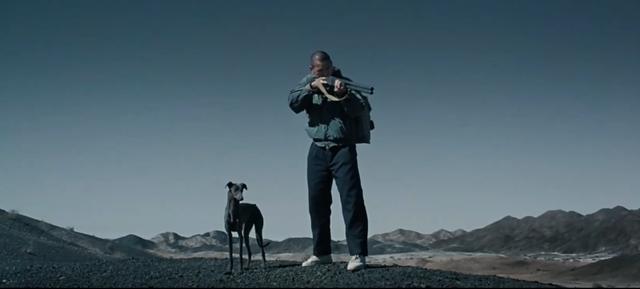 《狗阵》：彭于晏的臀，二郎神的狗，消逝的旧镇