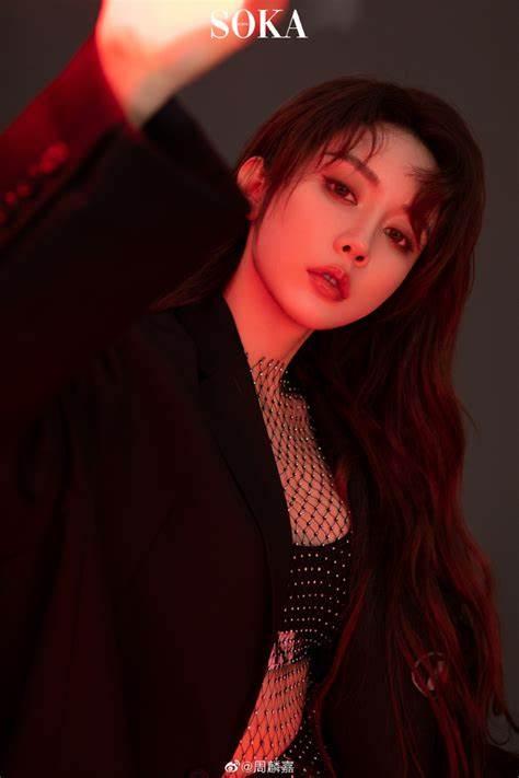 周麟嘉,迷人写真,彰显性感魅力!