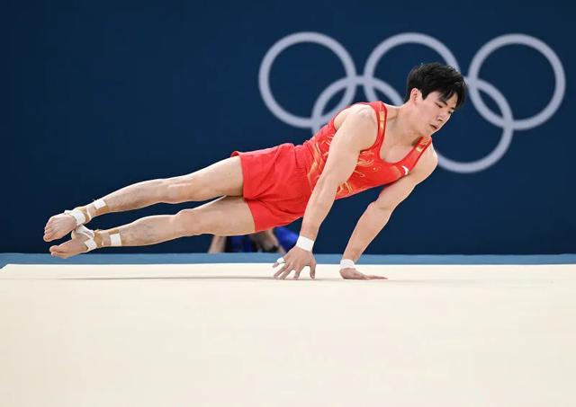 长沙伢子张博恒夺得体操男子个人全能银牌!赛后这一幕让大家心疼得想哭