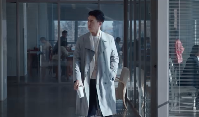 成也靳东，败也靳东